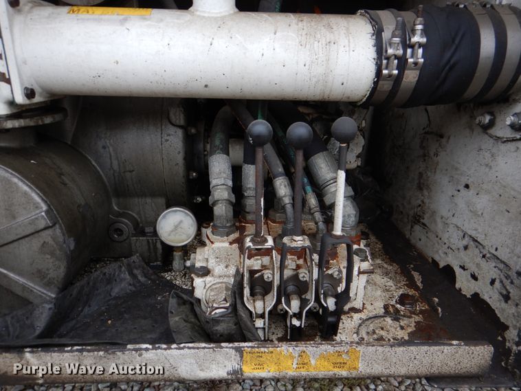 image for item DH5307 2012 Kenworth T800 vacuum truck