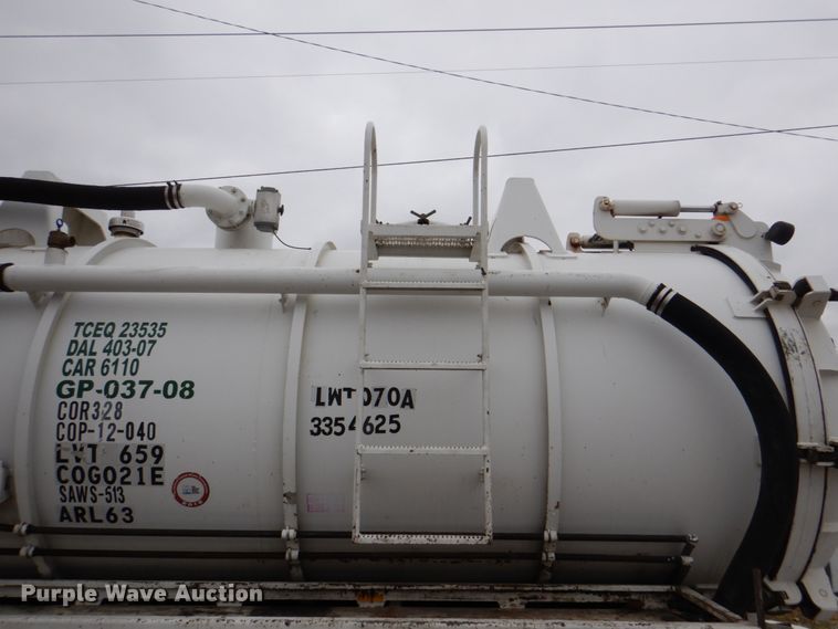 image for item DH5307 2012 Kenworth T800 vacuum truck