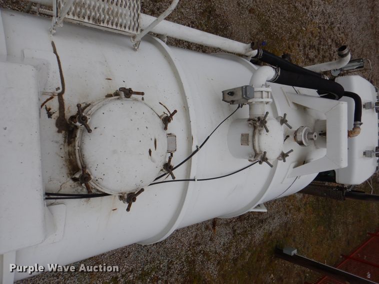 image for item DH5307 2012 Kenworth T800 vacuum truck