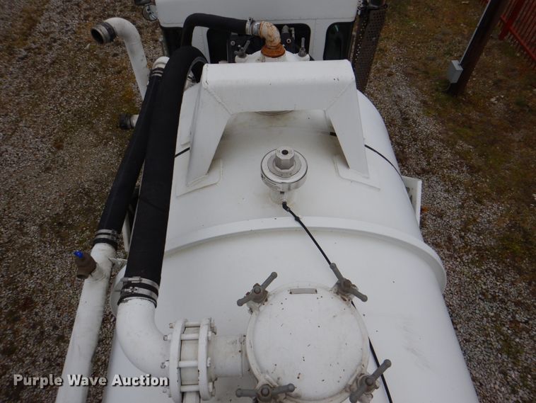 image for item DH5307 2012 Kenworth T800 vacuum truck