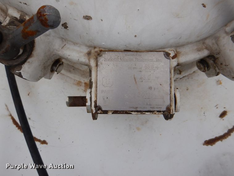 image for item DH5307 2012 Kenworth T800 vacuum truck