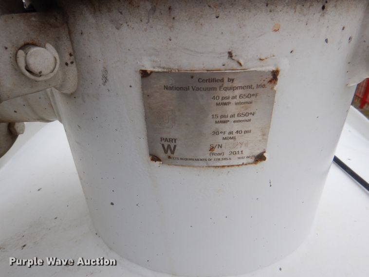 image for item DH5307 2012 Kenworth T800 vacuum truck