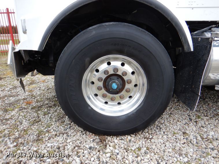 image for item DH5307 2012 Kenworth T800 vacuum truck