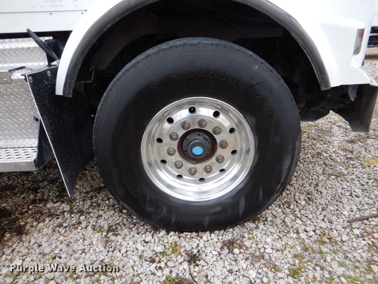 image for item DH5307 2012 Kenworth T800 vacuum truck