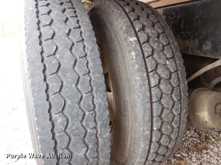 image for item DH5307 2012 Kenworth T800 vacuum truck