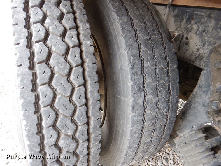 image for item DH5307 2012 Kenworth T800 vacuum truck