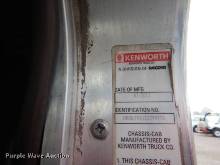 image for item DH5307 2012 Kenworth T800 vacuum truck