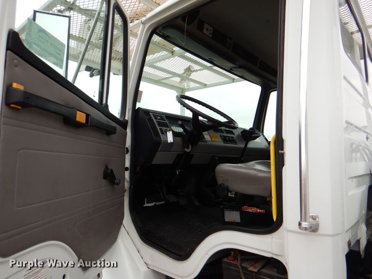 image for item DH5309 2003 Freightliner Business Class M2 bucket truck