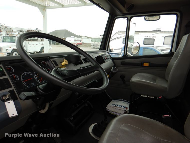 image for item DH5309 2003 Freightliner Business Class M2 bucket truck