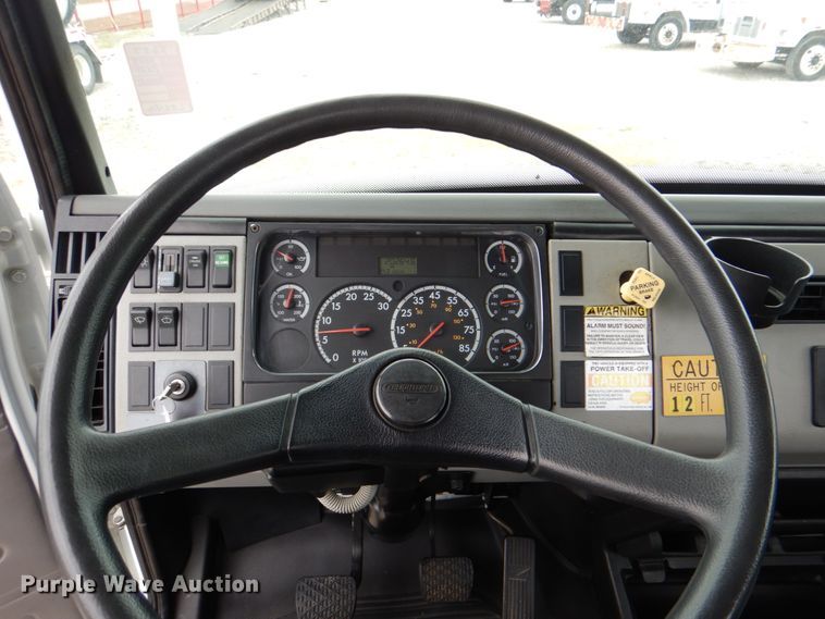 image for item DH5309 2003 Freightliner Business Class M2 bucket truck