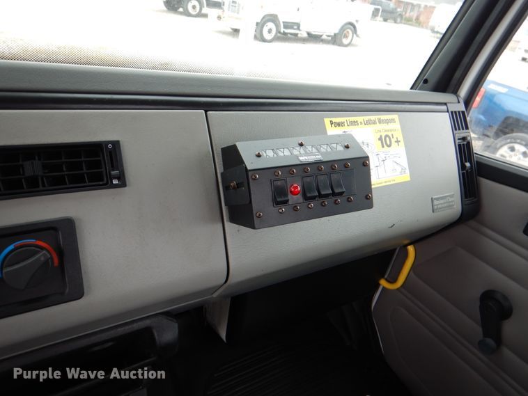 image for item DH5309 2003 Freightliner Business Class M2 bucket truck