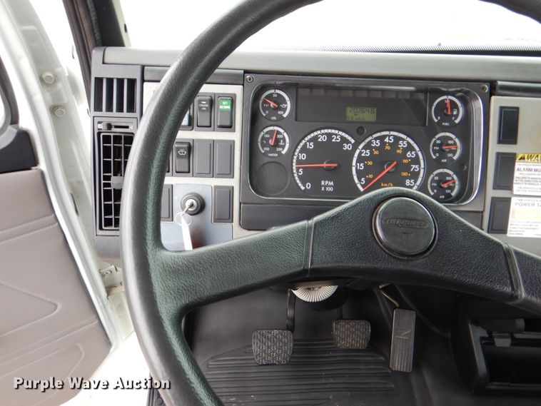 image for item DH5309 2003 Freightliner Business Class M2 bucket truck