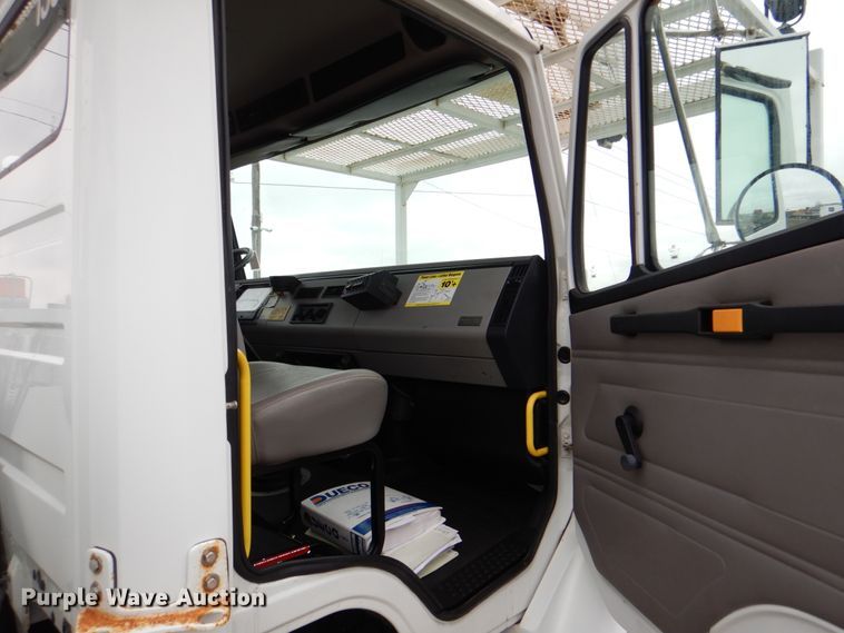 image for item DH5309 2003 Freightliner Business Class M2 bucket truck