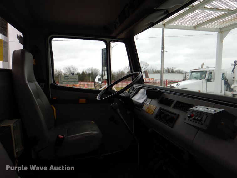 image for item DH5309 2003 Freightliner Business Class M2 bucket truck