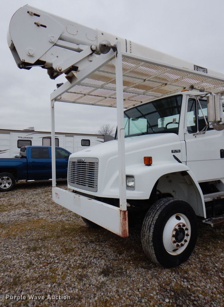 image for item DH5309 2003 Freightliner Business Class M2 bucket truck
