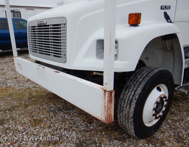 image for item DH5309 2003 Freightliner Business Class M2 bucket truck