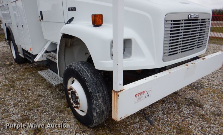 image for item DH5309 2003 Freightliner Business Class M2 bucket truck