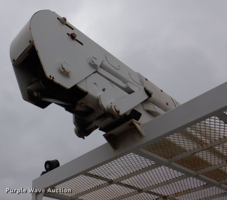 image for item DH5309 2003 Freightliner Business Class M2 bucket truck