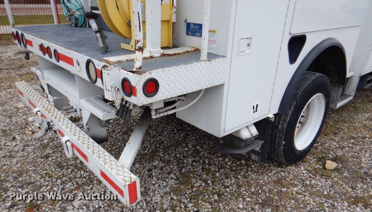 image for item DH5309 2003 Freightliner Business Class M2 bucket truck