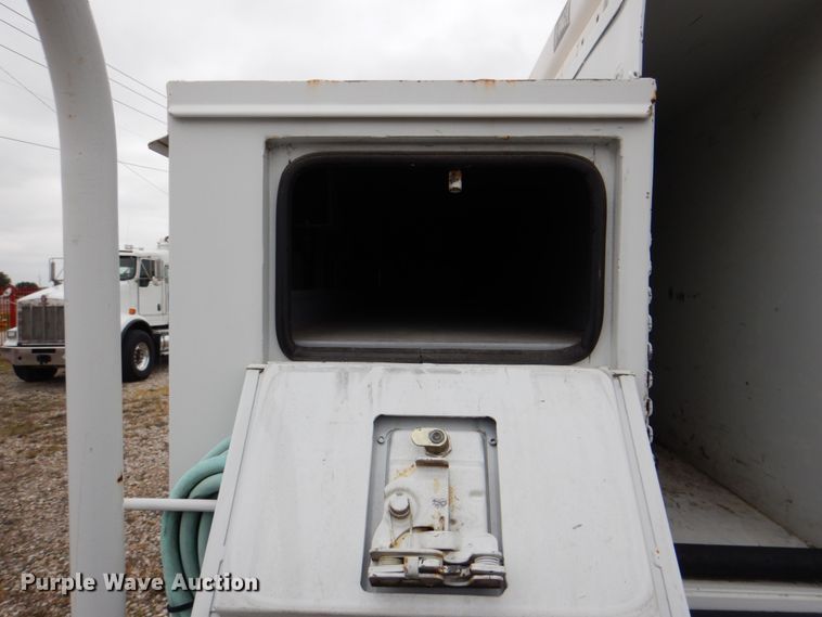 image for item DH5309 2003 Freightliner Business Class M2 bucket truck