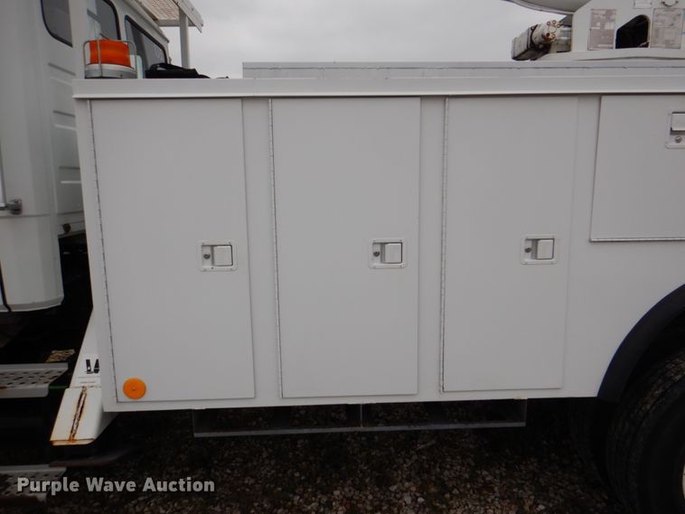 image for item DH5309 2003 Freightliner Business Class M2 bucket truck