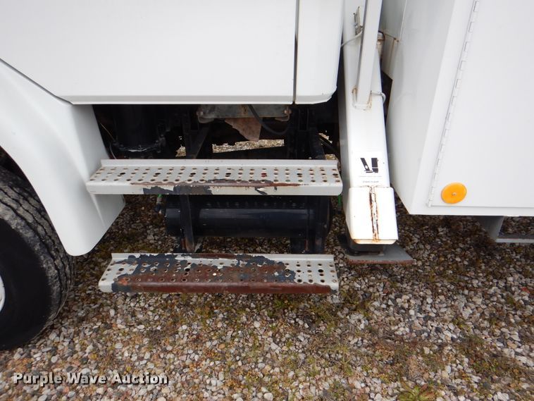 image for item DH5309 2003 Freightliner Business Class M2 bucket truck