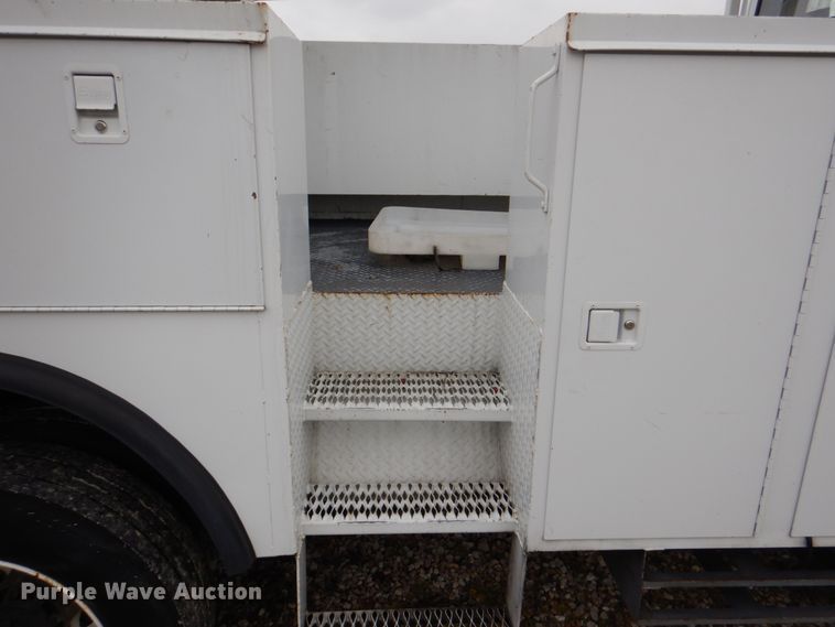 image for item DH5309 2003 Freightliner Business Class M2 bucket truck