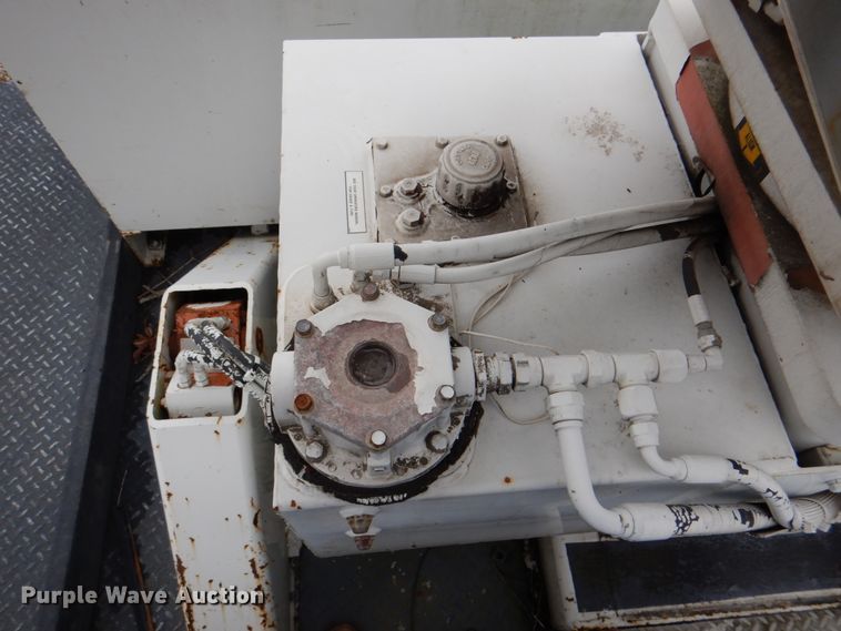 image for item DH5309 2003 Freightliner Business Class M2 bucket truck