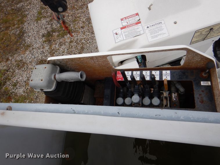 image for item DH5309 2003 Freightliner Business Class M2 bucket truck