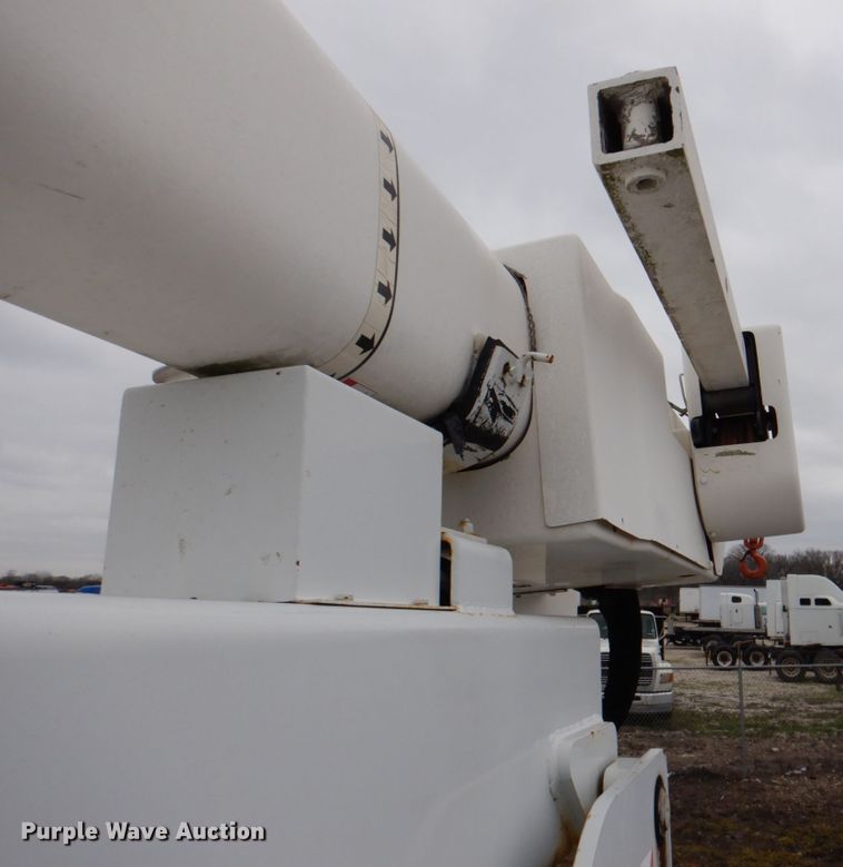 image for item DH5309 2003 Freightliner Business Class M2 bucket truck