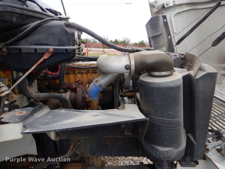 image for item DH5309 2003 Freightliner Business Class M2 bucket truck