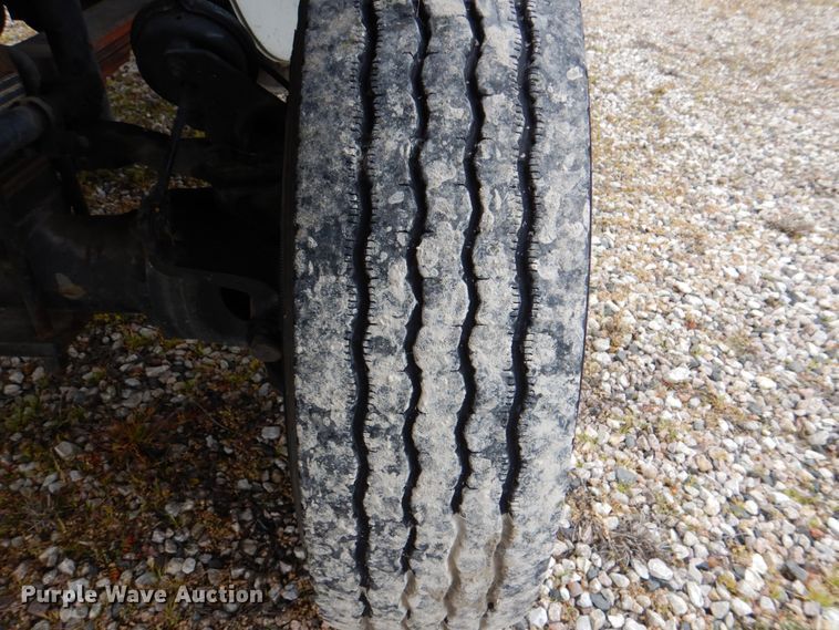 image for item DH5309 2003 Freightliner Business Class M2 bucket truck