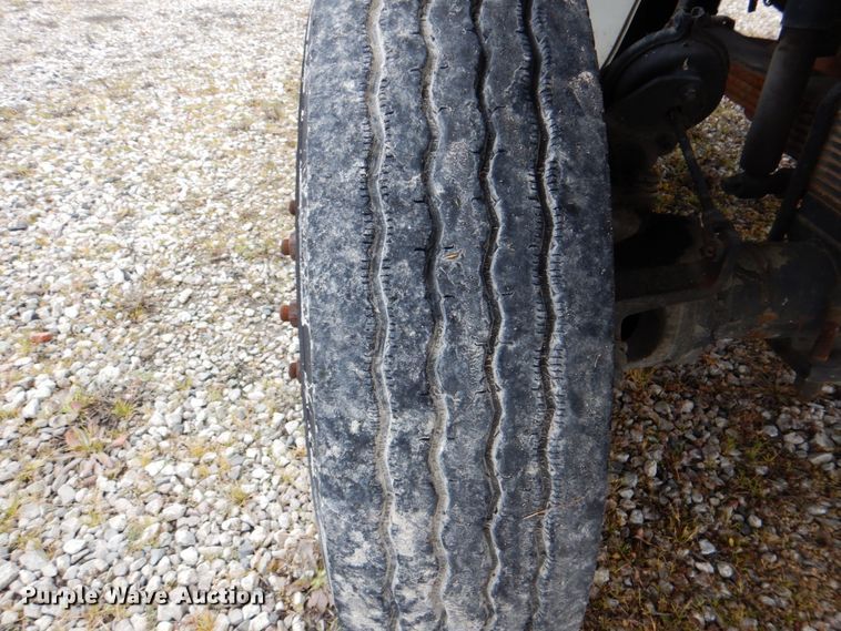 image for item DH5309 2003 Freightliner Business Class M2 bucket truck