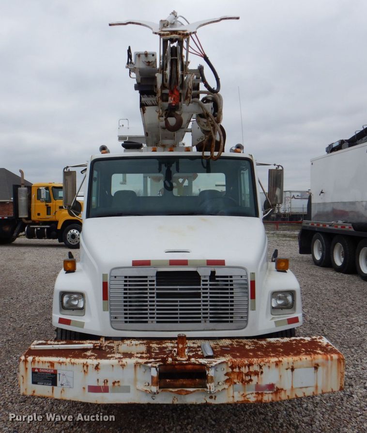 image for item DH5310 2000 Freightliner FL70 digger derrick truck