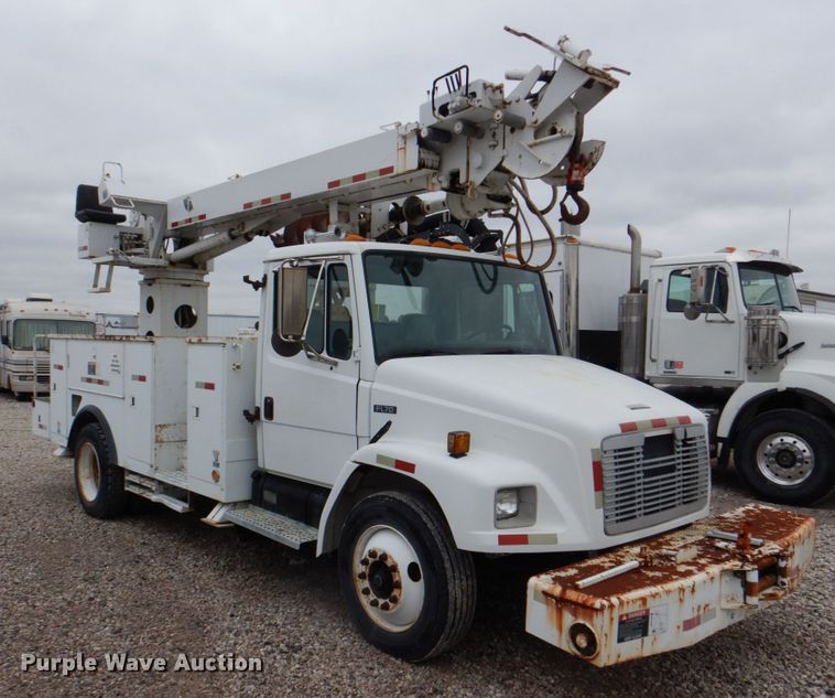 image for item DH5310 2000 Freightliner FL70 digger derrick truck