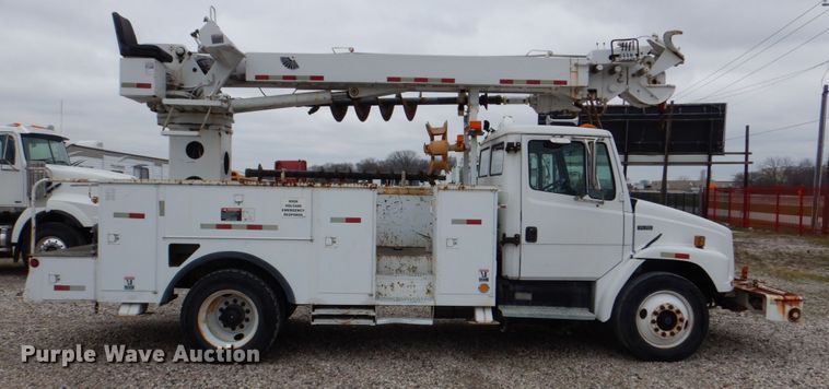 image for item DH5310 2000 Freightliner FL70 digger derrick truck