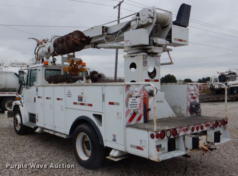 image for item DH5310 2000 Freightliner FL70 digger derrick truck