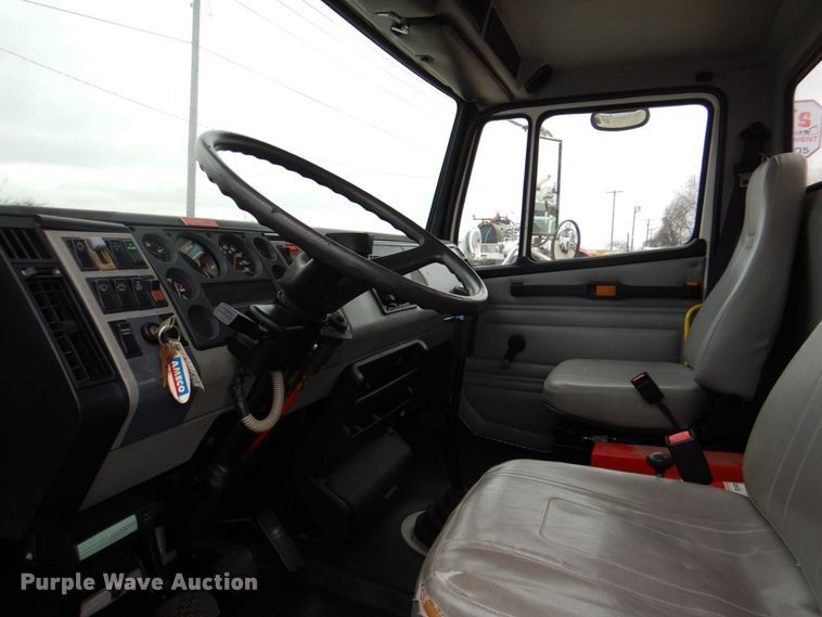 image for item DH5310 2000 Freightliner FL70 digger derrick truck