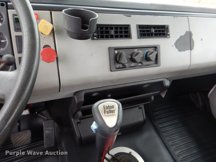 image for item DH5310 2000 Freightliner FL70 digger derrick truck