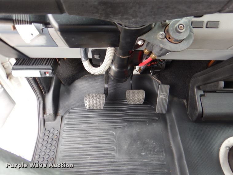 image for item DH5310 2000 Freightliner FL70 digger derrick truck