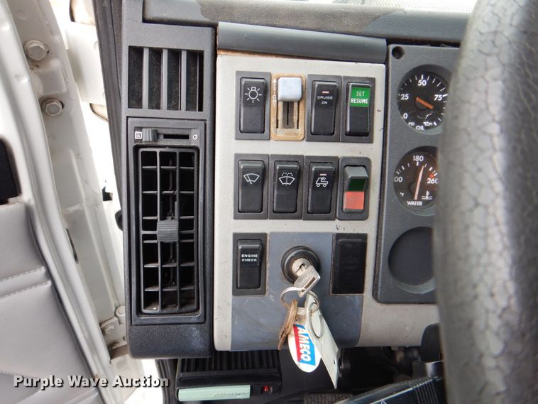 image for item DH5310 2000 Freightliner FL70 digger derrick truck