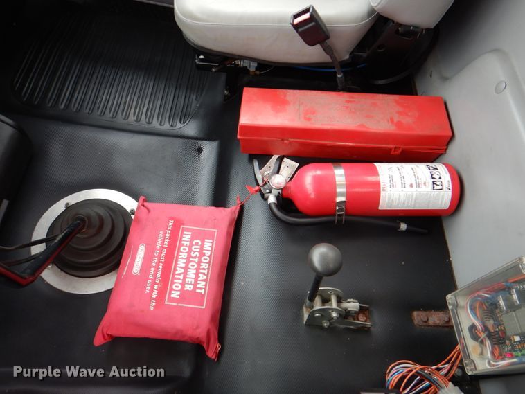 image for item DH5310 2000 Freightliner FL70 digger derrick truck