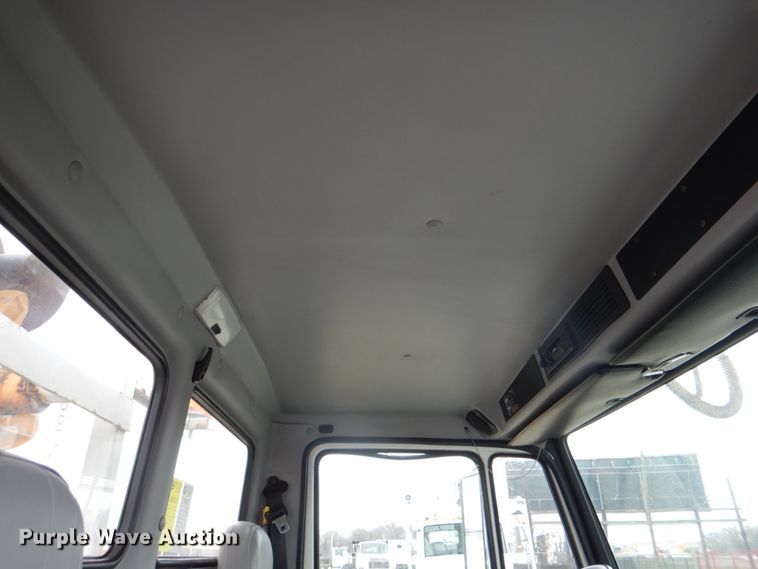 image for item DH5310 2000 Freightliner FL70 digger derrick truck