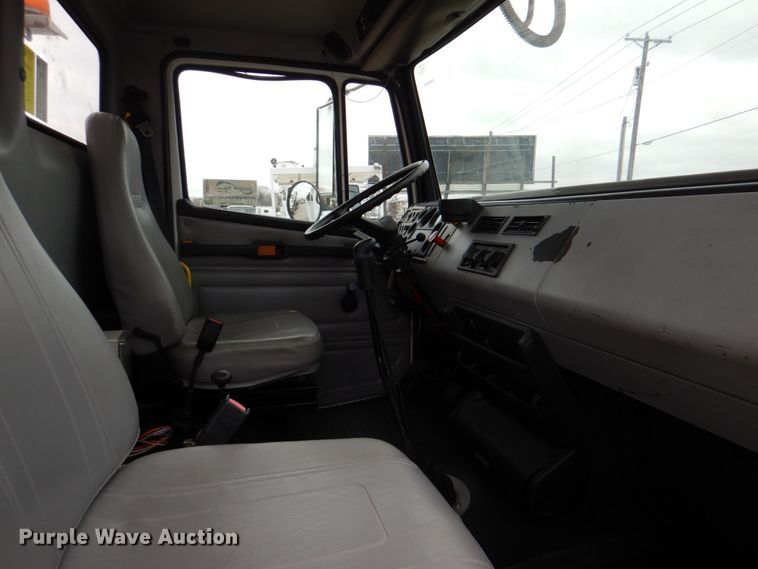 image for item DH5310 2000 Freightliner FL70 digger derrick truck