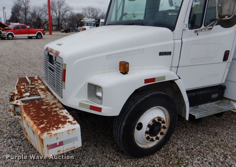 image for item DH5310 2000 Freightliner FL70 digger derrick truck