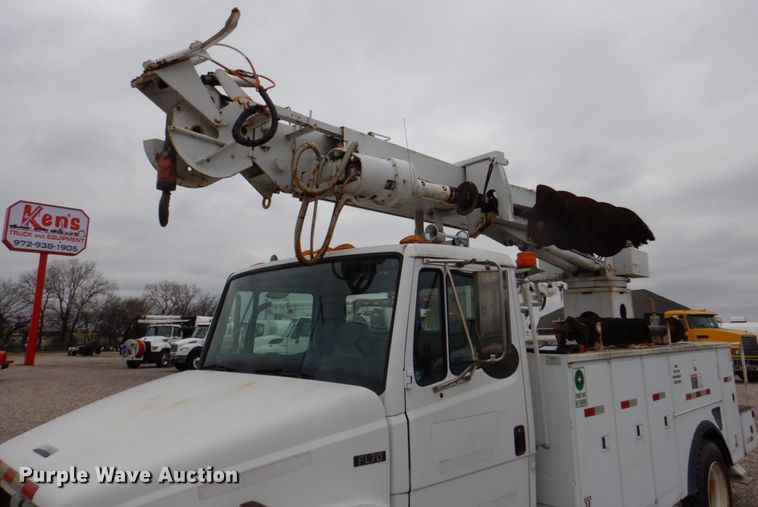 image for item DH5310 2000 Freightliner FL70 digger derrick truck