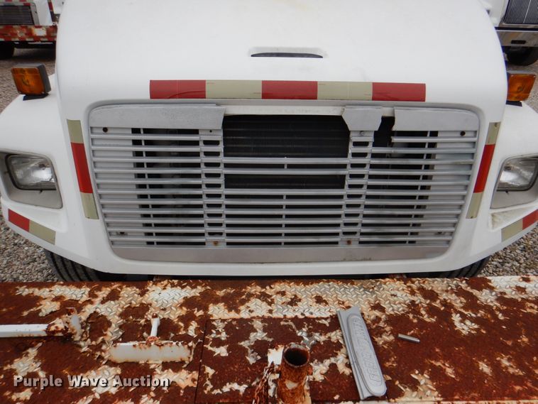 image for item DH5310 2000 Freightliner FL70 digger derrick truck