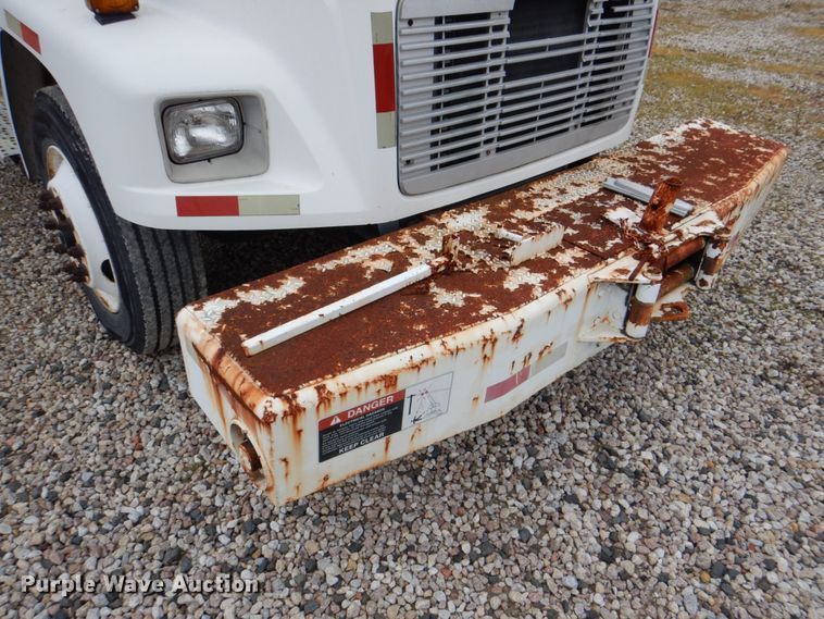 image for item DH5310 2000 Freightliner FL70 digger derrick truck