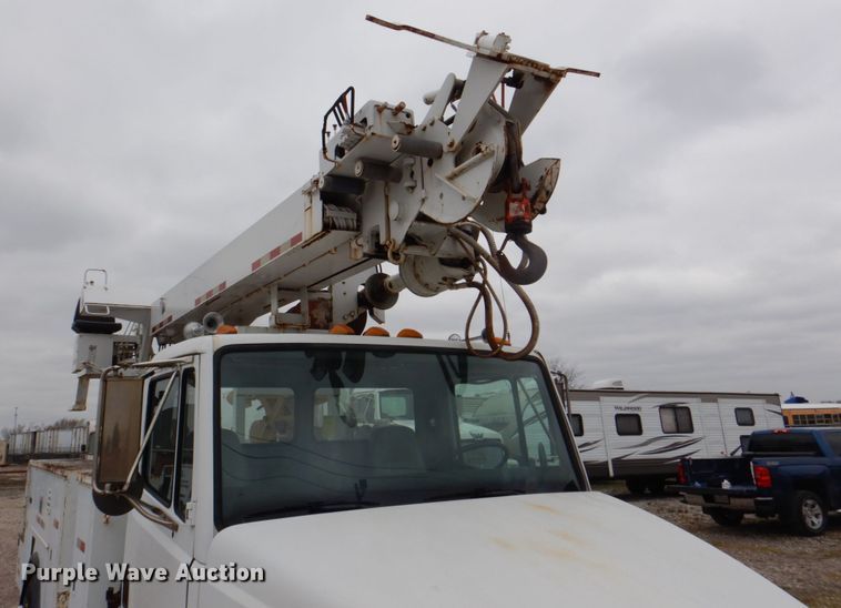 image for item DH5310 2000 Freightliner FL70 digger derrick truck