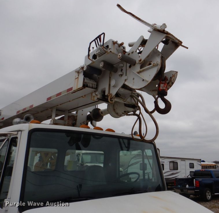 image for item DH5310 2000 Freightliner FL70 digger derrick truck